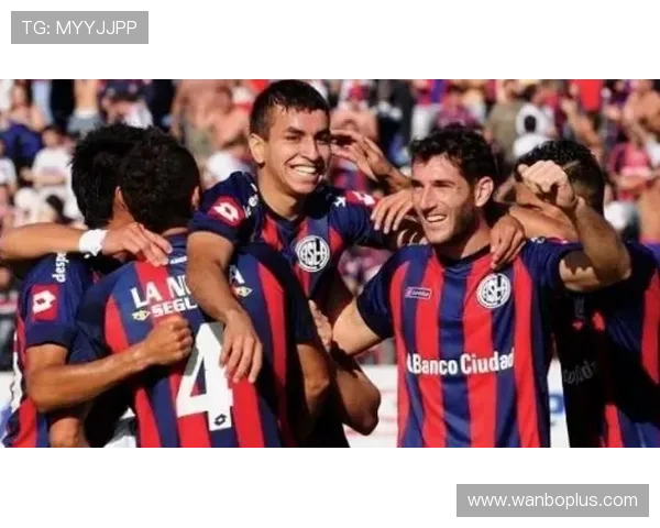 欧冠决赛前瞻：顶级球队激烈交锋谁能夺冠引发热议